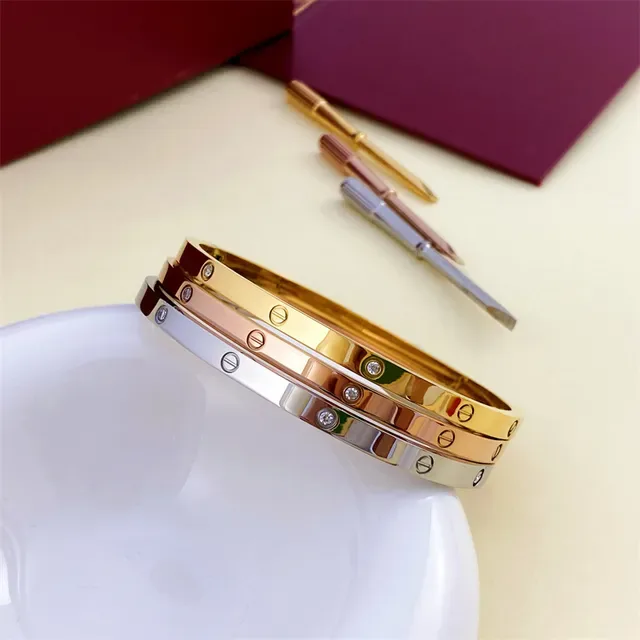 Cartier Love Bracelet 三色金 贝塞尔镶嵌 螺纹图案 手链 5