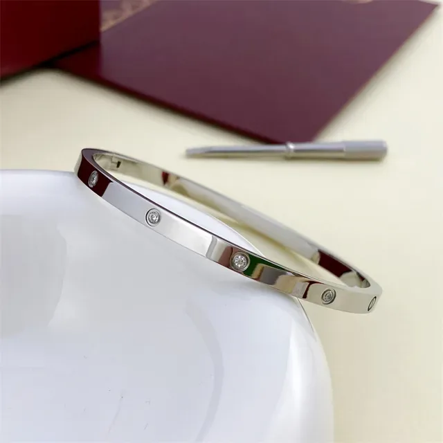 Cartier Love Bracelet 三色金 贝塞尔镶嵌 螺纹图案 手链 6