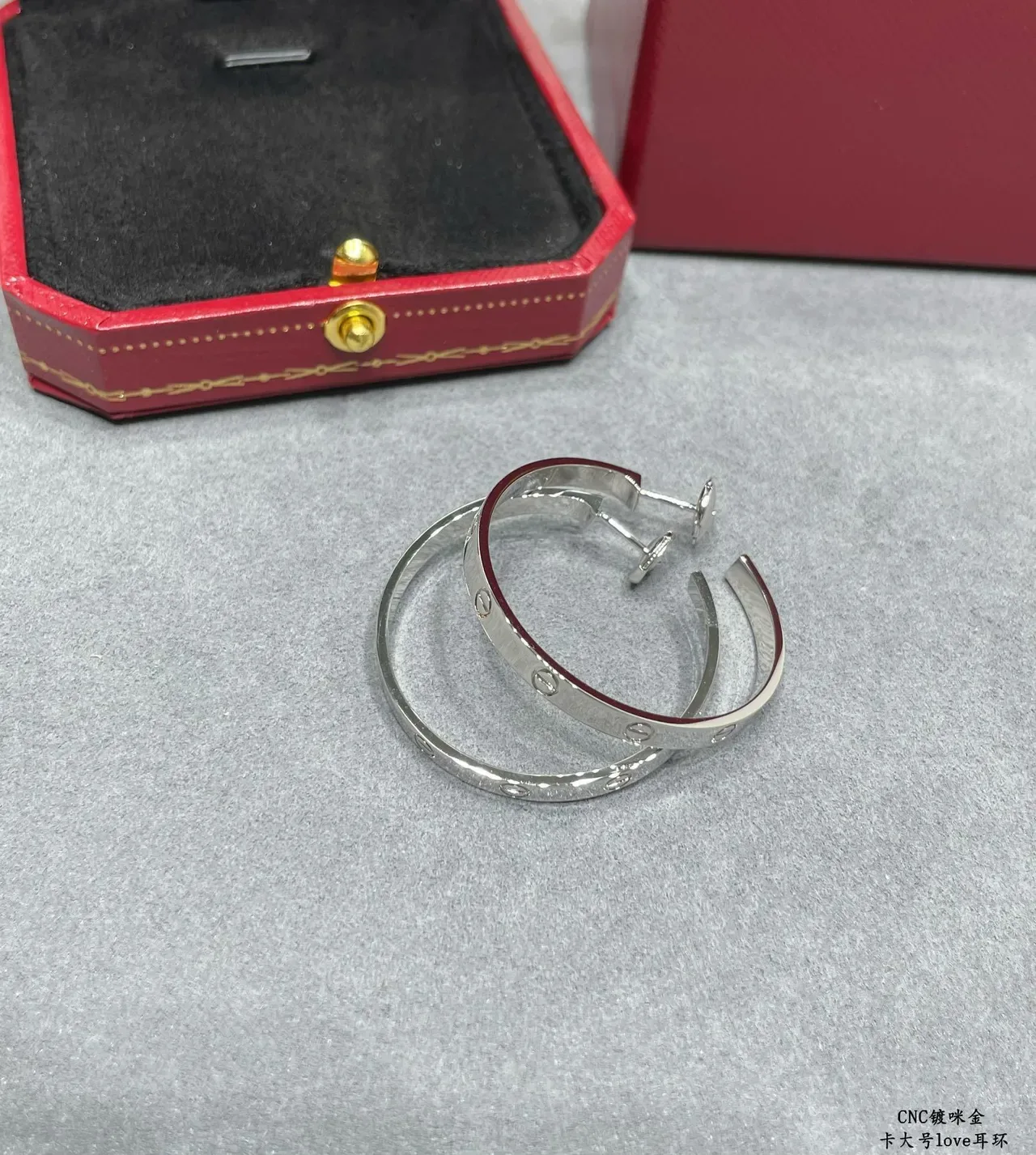 Cartier Love Brincos de aro em ouro com motivo de parafuso 3