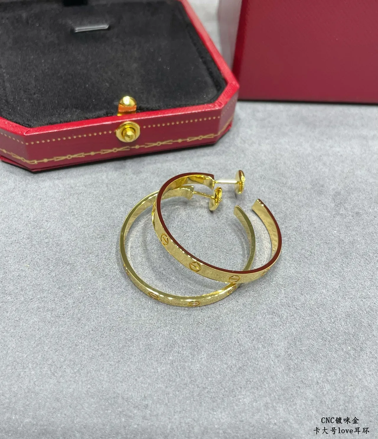 Cartier Love Brincos de aro em ouro com motivo de parafuso 4