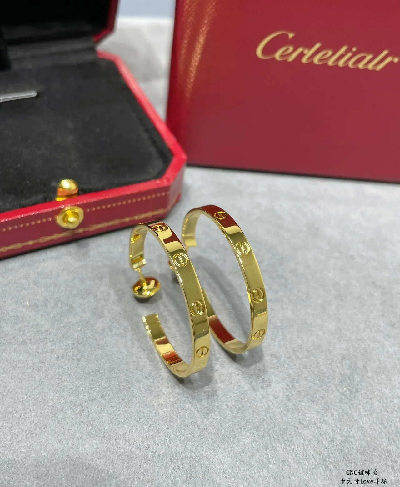 Cartier Love Brincos de aro em ouro com motivo de parafuso 7