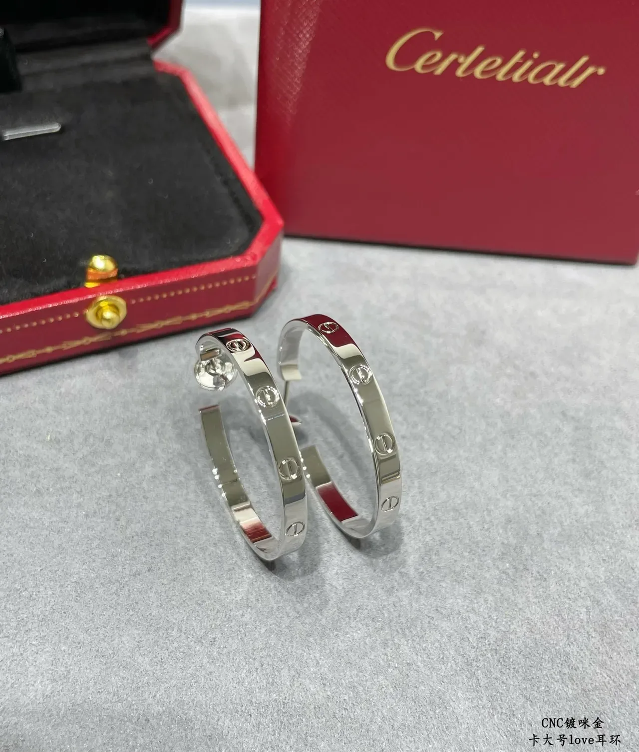 Cartier Love Brincos de aro em ouro com motivo de parafuso 8