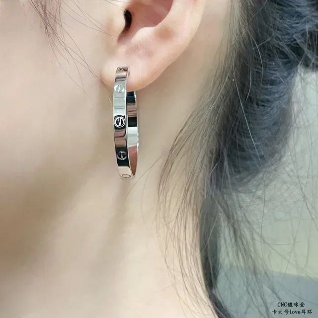 Cartier Love Brincos de aro em ouro com motivo de parafuso 9