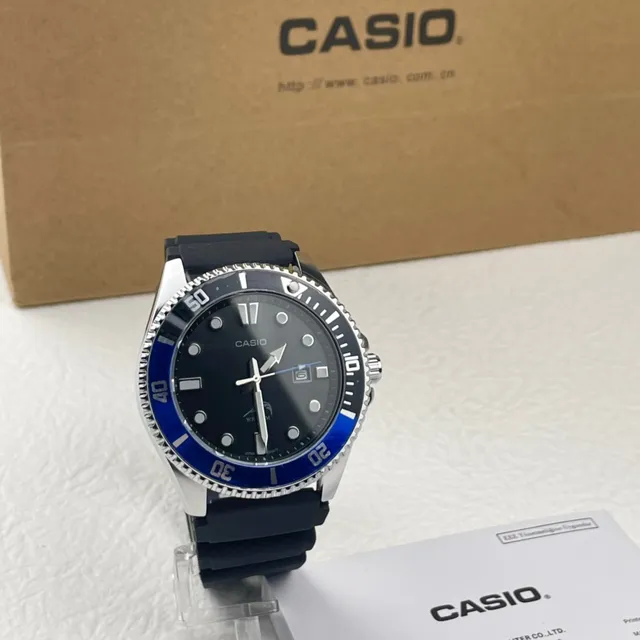 Casio Montre de plongée lunette bleue et noire quartz 5