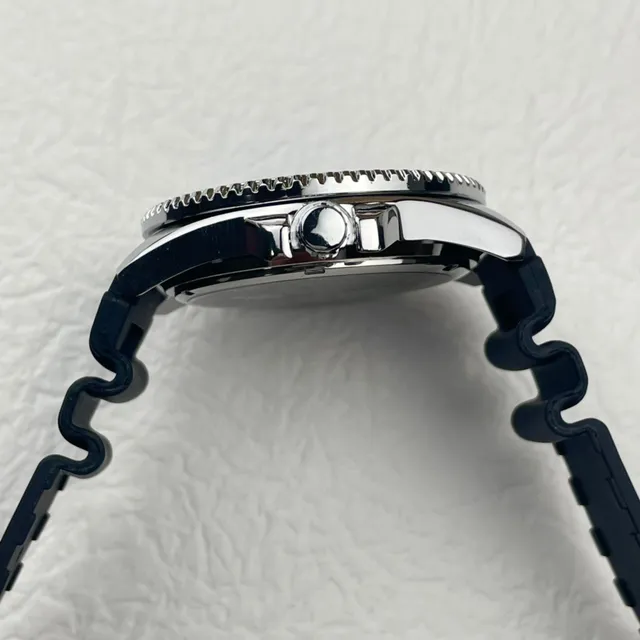 Casio Montre de plongée lunette bleue et noire quartz 7
