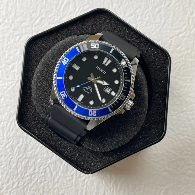 Casio Montre de plongée lunette bleue et noire quartz 9