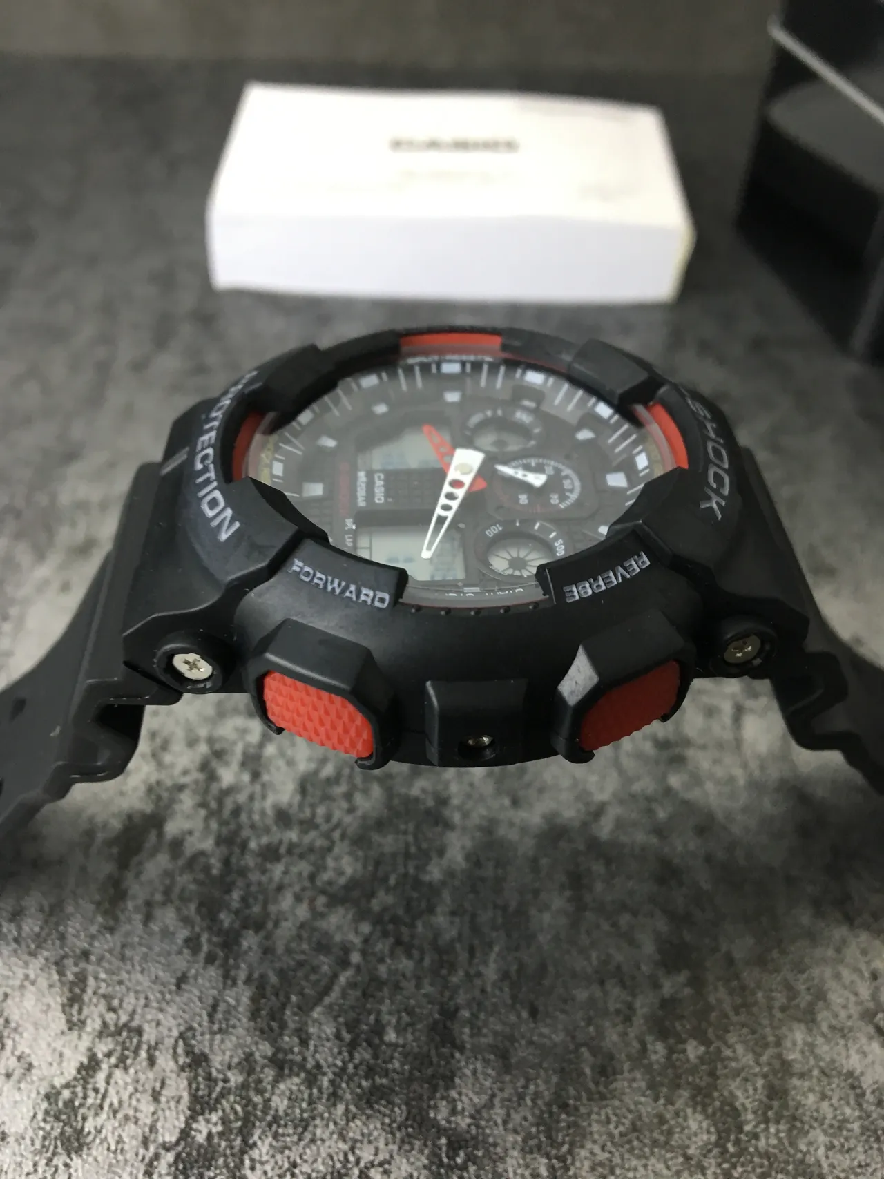 Casio G-Shock GA-100 काला और लाल स्पोर्ट्स वॉच 4