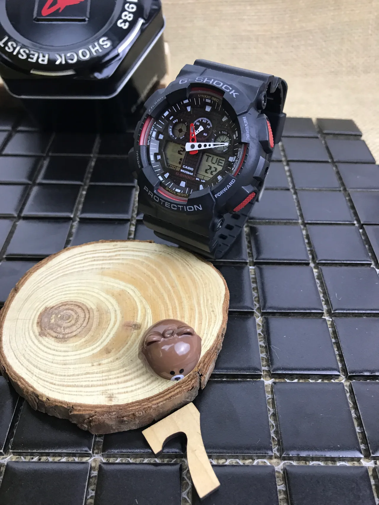 Casio G-Shock GA-100 काला और लाल स्पोर्ट्स वॉच 9