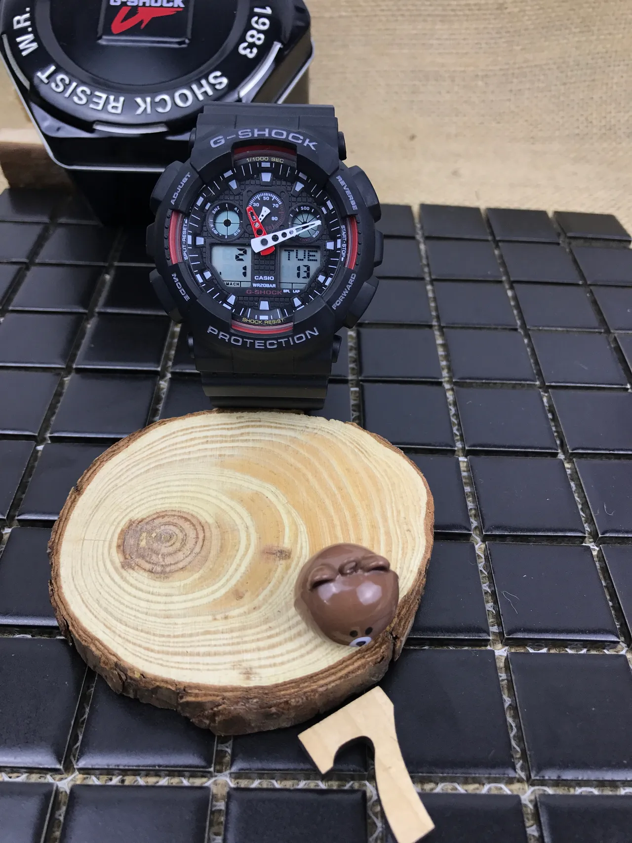 Casio G-Shock GA-100 काला और लाल स्पोर्ट्स वॉच 10