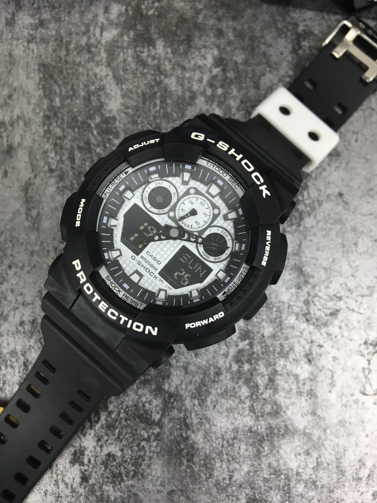 Casio G-Shock GA-100 Montre sportive noire et blanche 6