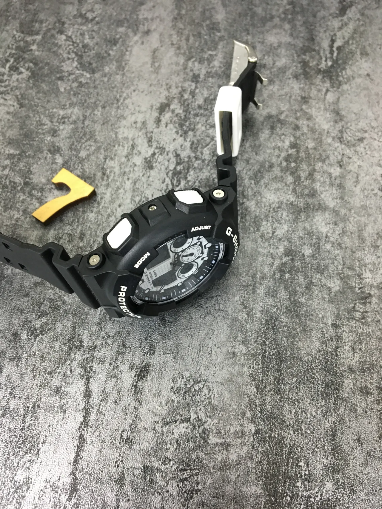 Casio G-Shock GA-100 Montre sportive noire et blanche 9