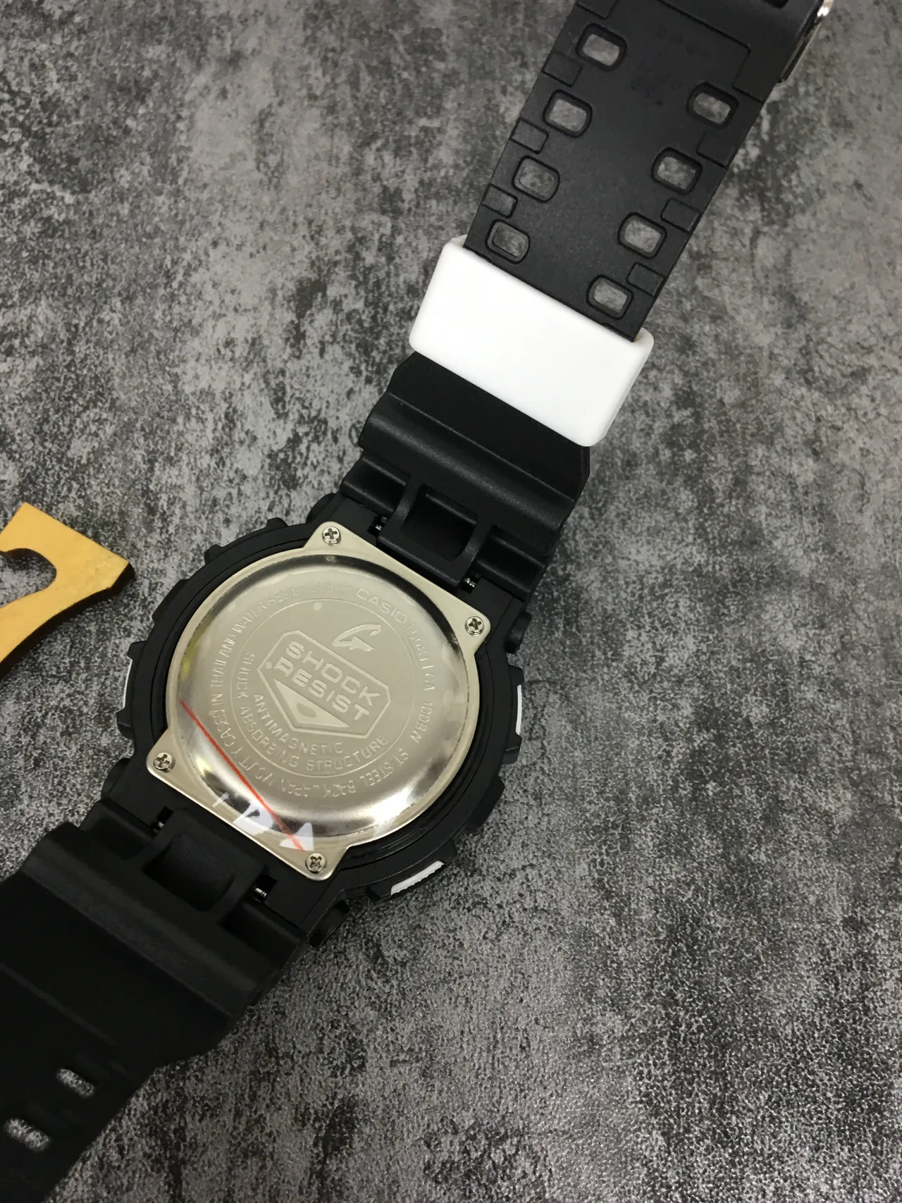 Casio G-Shock GA-100 Montre sportive noire et blanche 10