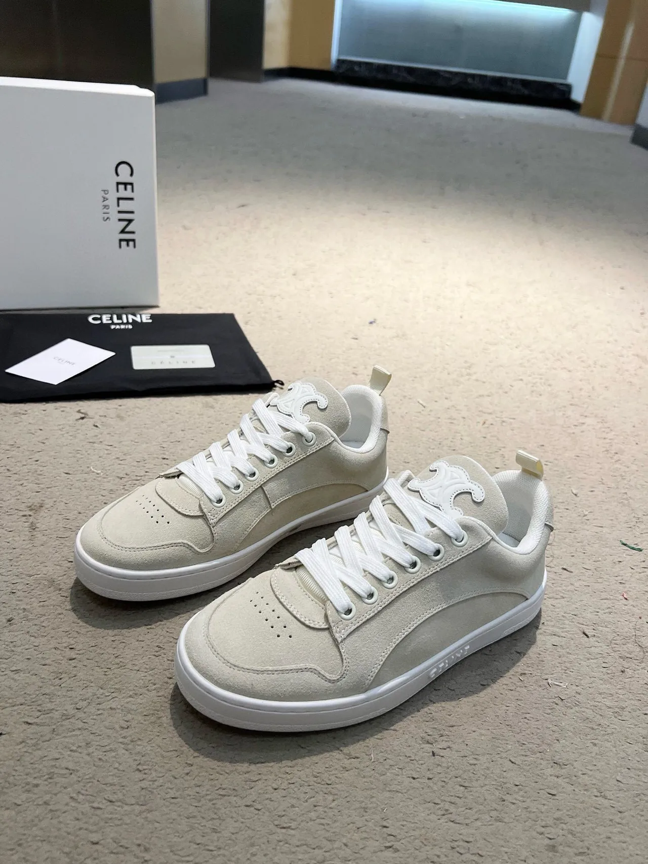 Celine CT-01 Z Trainer Off-White Daim Chaussures Lifestyle 4