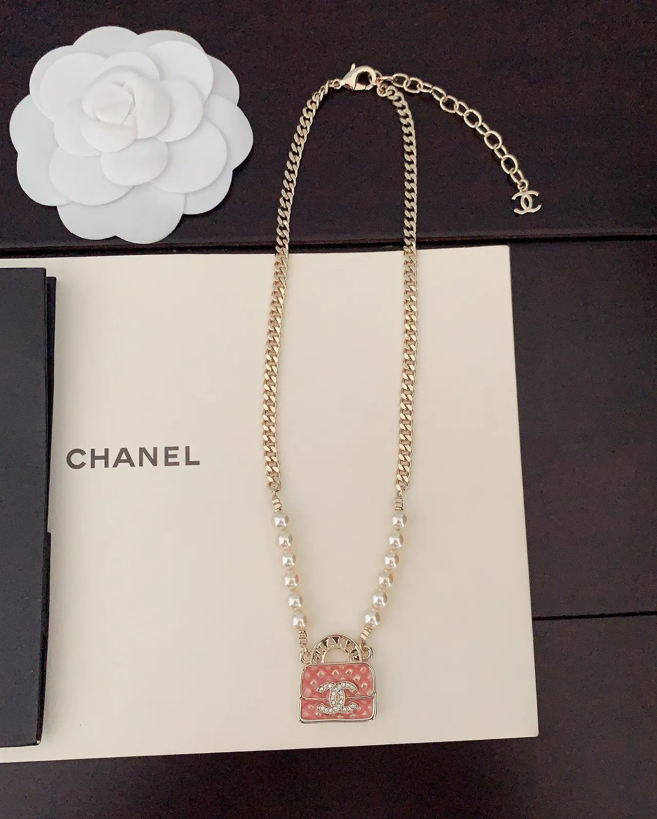 Chanel colar de pérolas inspirado em bolsa colar de pingente rosa de esmalte matelassê 4