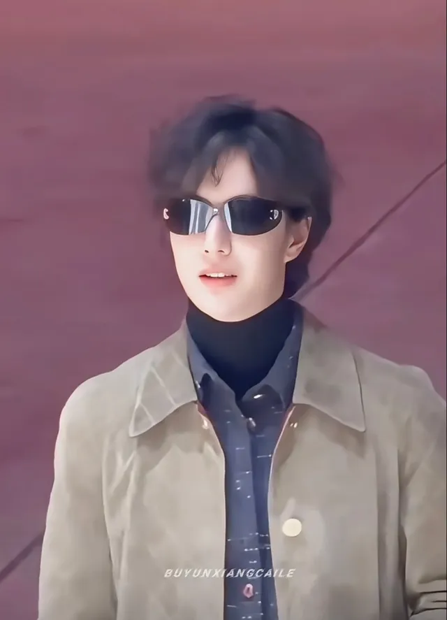 Chanel Black Gold Cat-Eye Silhouette Gradient Lenses Sunglasses 5