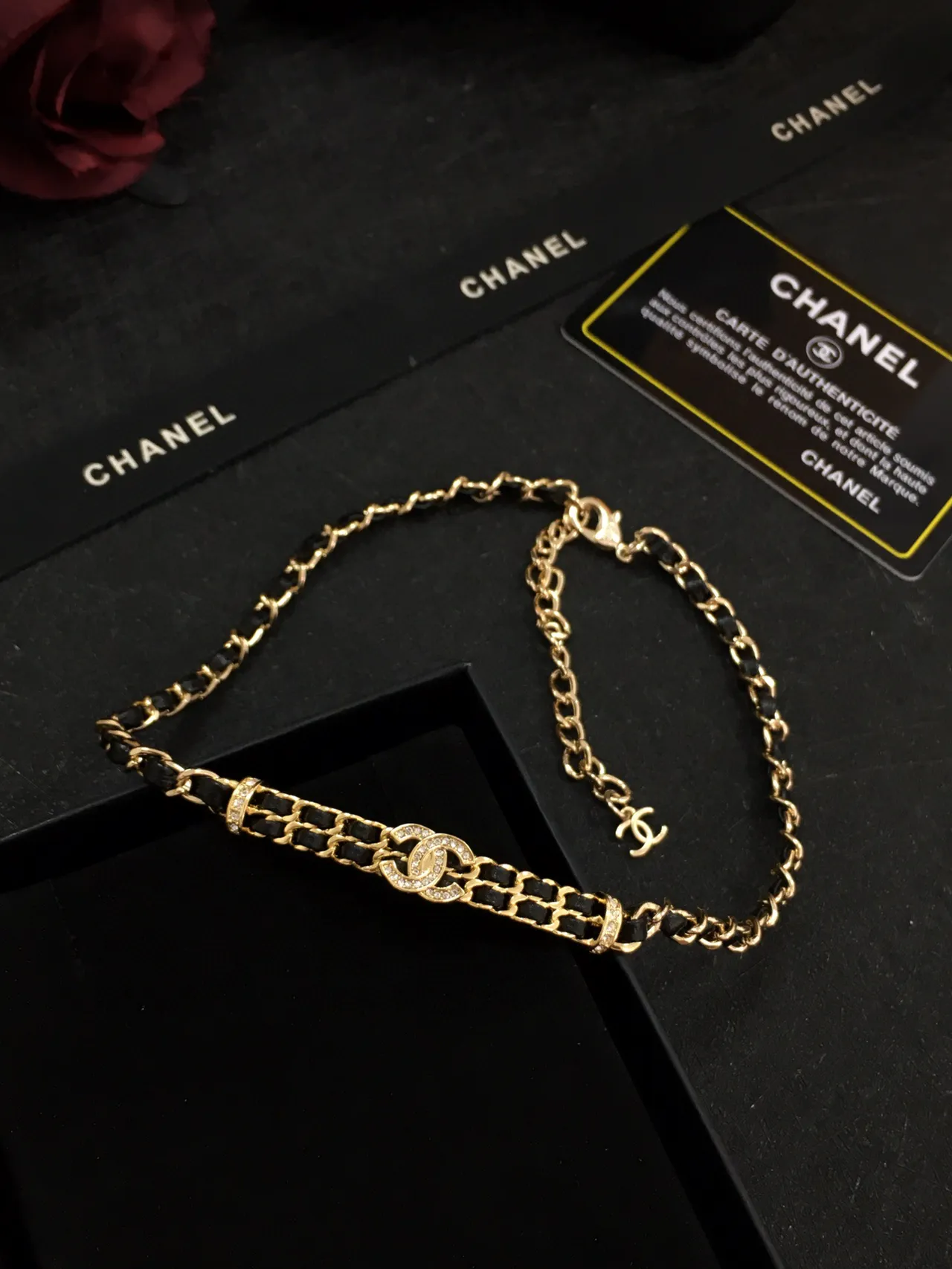 Chanel Bolsa de Cinto Preto Dourado Corrente Couro Tricotado Moda 2