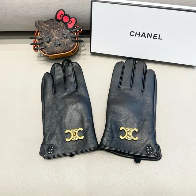 Chanel Guantes de cuero negro y dorado lisos con hardware CC entrelazado 9