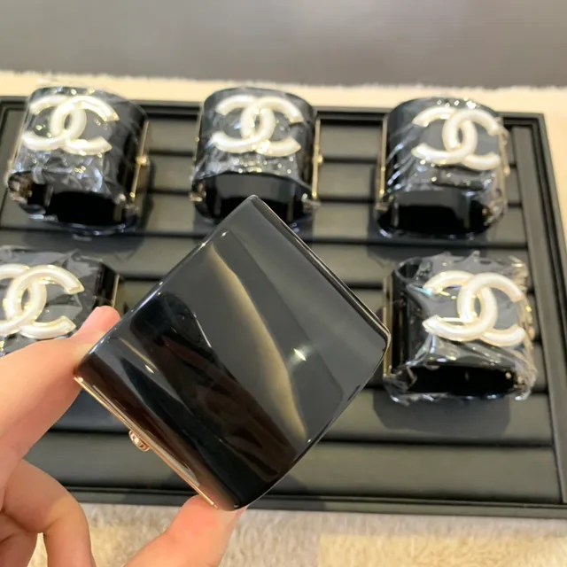 Chanel Black White Glossy Lacquer Enamel CC Logo Wristlet 5