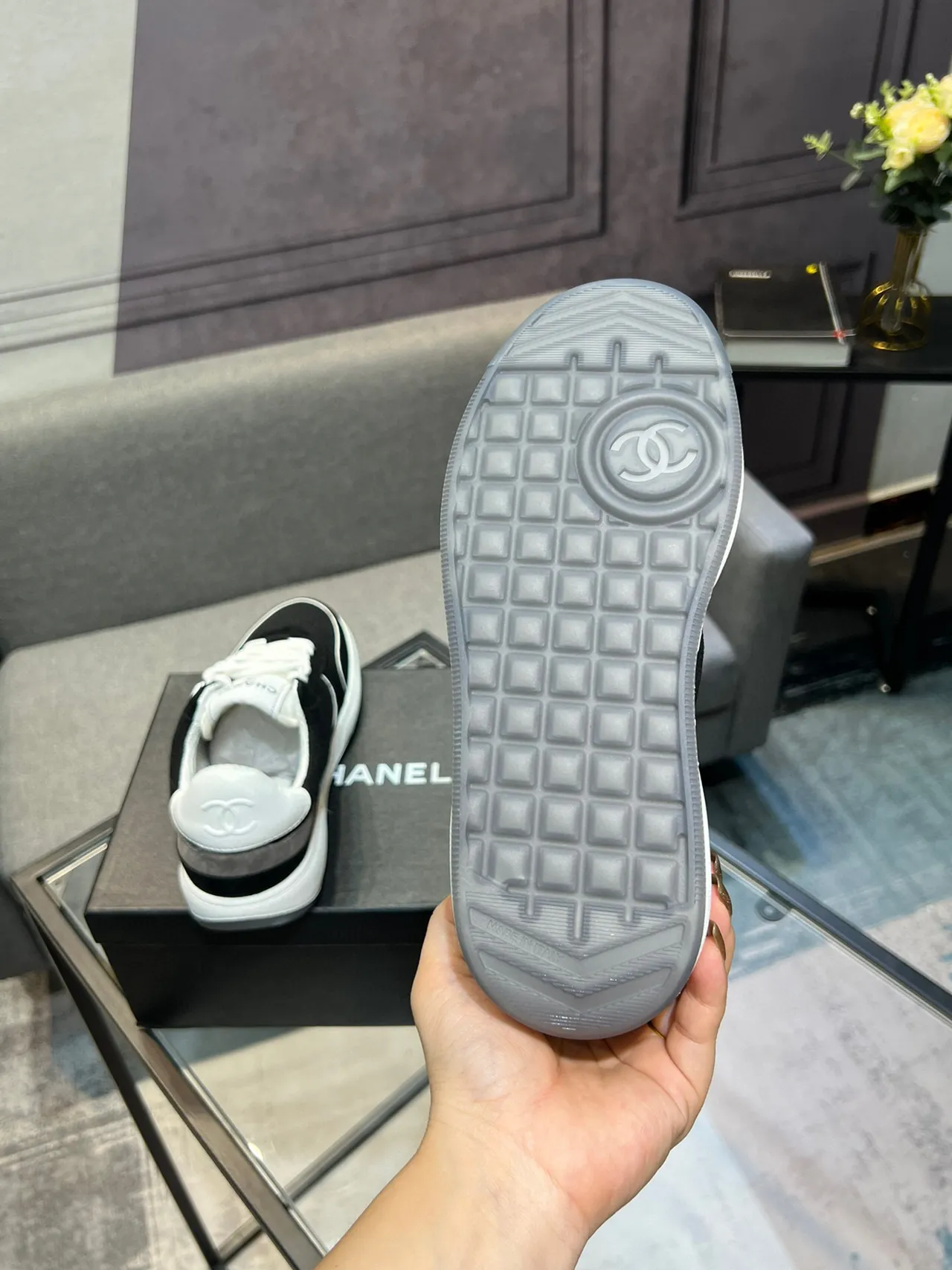 Chanel Tênis Lifestyle Preto e Branco de Baixo em Camurça-Mesh Híbrido 7