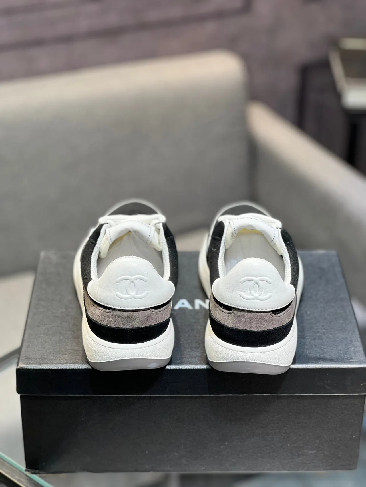 Chanel Tênis Lifestyle Preto e Branco de Baixo em Camurça-Mesh Híbrido 8