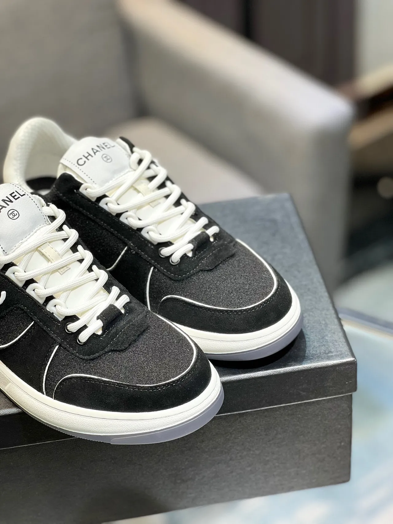 Chanel Tênis Lifestyle Preto e Branco de Baixo em Camurça-Mesh Híbrido 9
