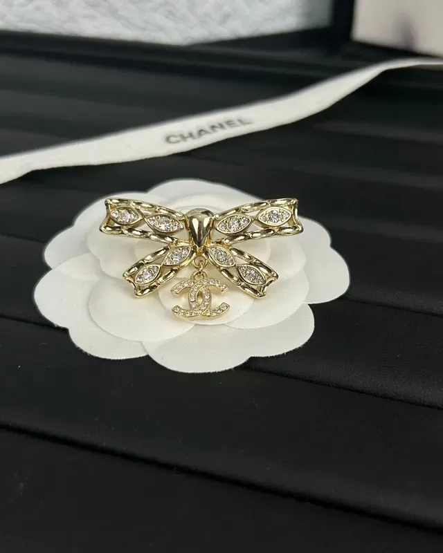 Chanel Bow-Shaped Crystal-Embellished Gold-Tone CC Logo Brooch 6