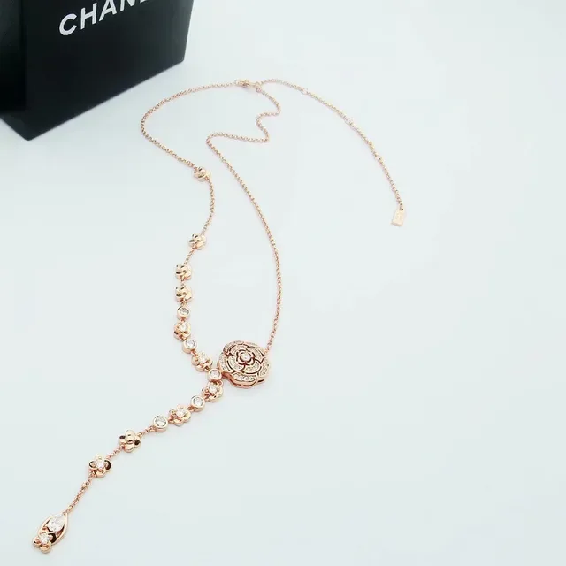 Chanel Camélia সিলভার হোয়াইট ফ্লোরাল ক্যামেলিয়া মোটিফ প্যাভে-সেট স্টোন নেকলেস 3