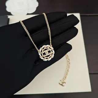 Chanel Camellia Necklace لون ذهبي أبيض سيراميكي interlocking CC Logo قلادة