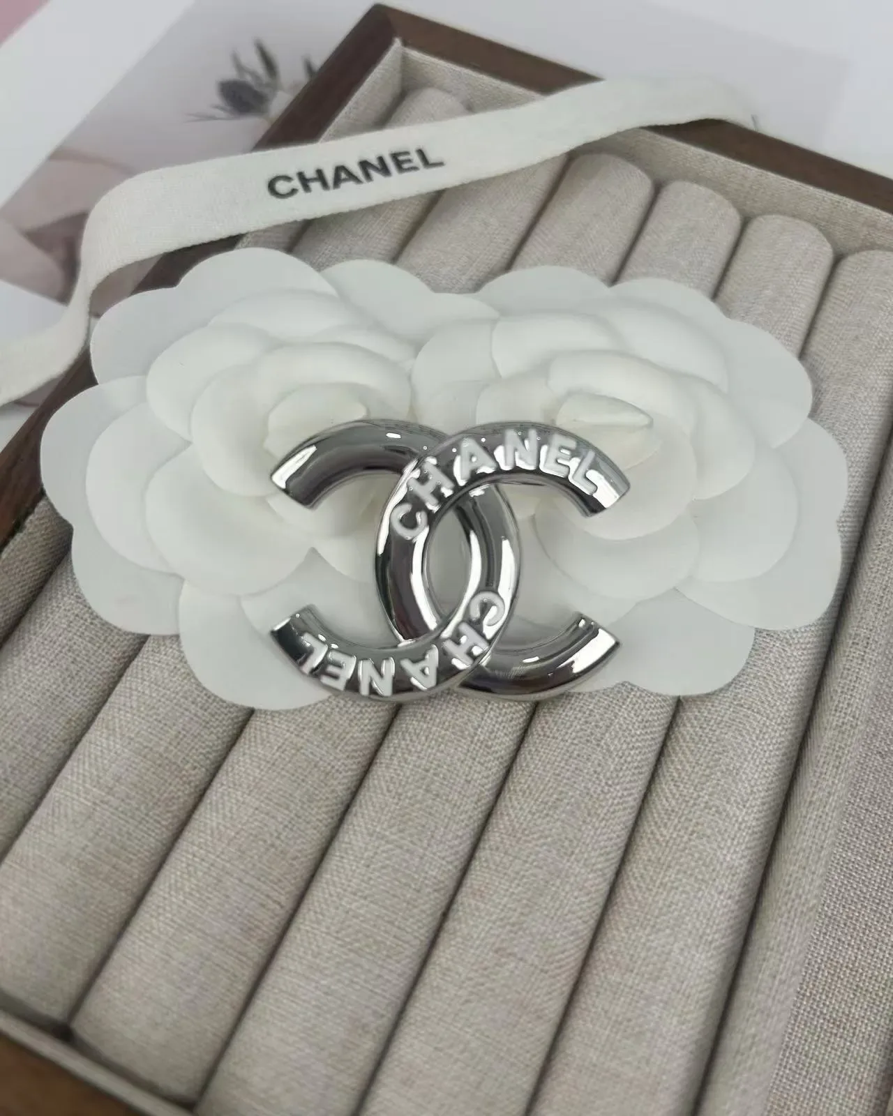Chanel CC ब्रोच चमकदार चांदी टोन धातु 4