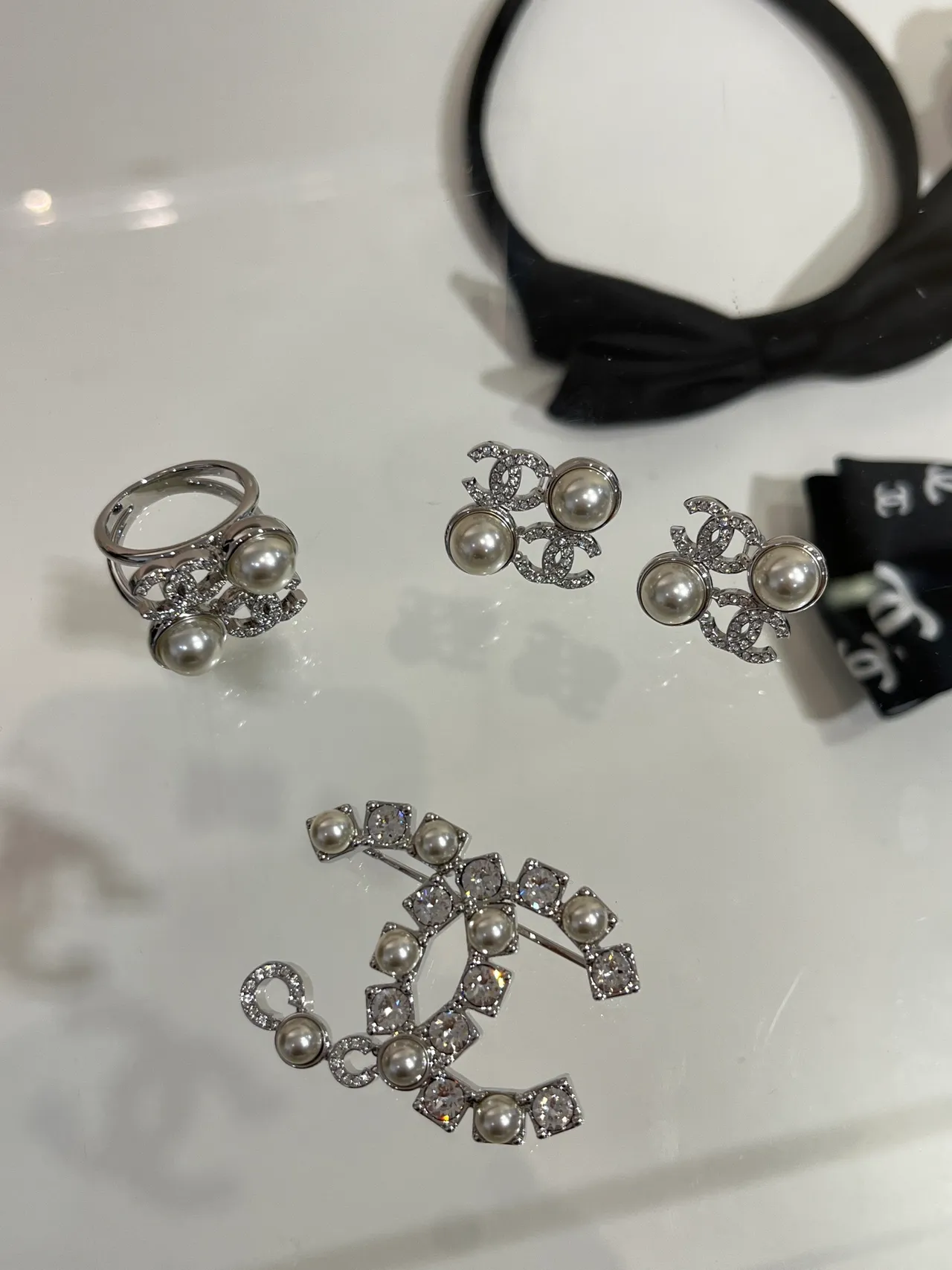 Chanel CC Brooch Silver White Interlocking Motif Cultured Pearls Brooch 2