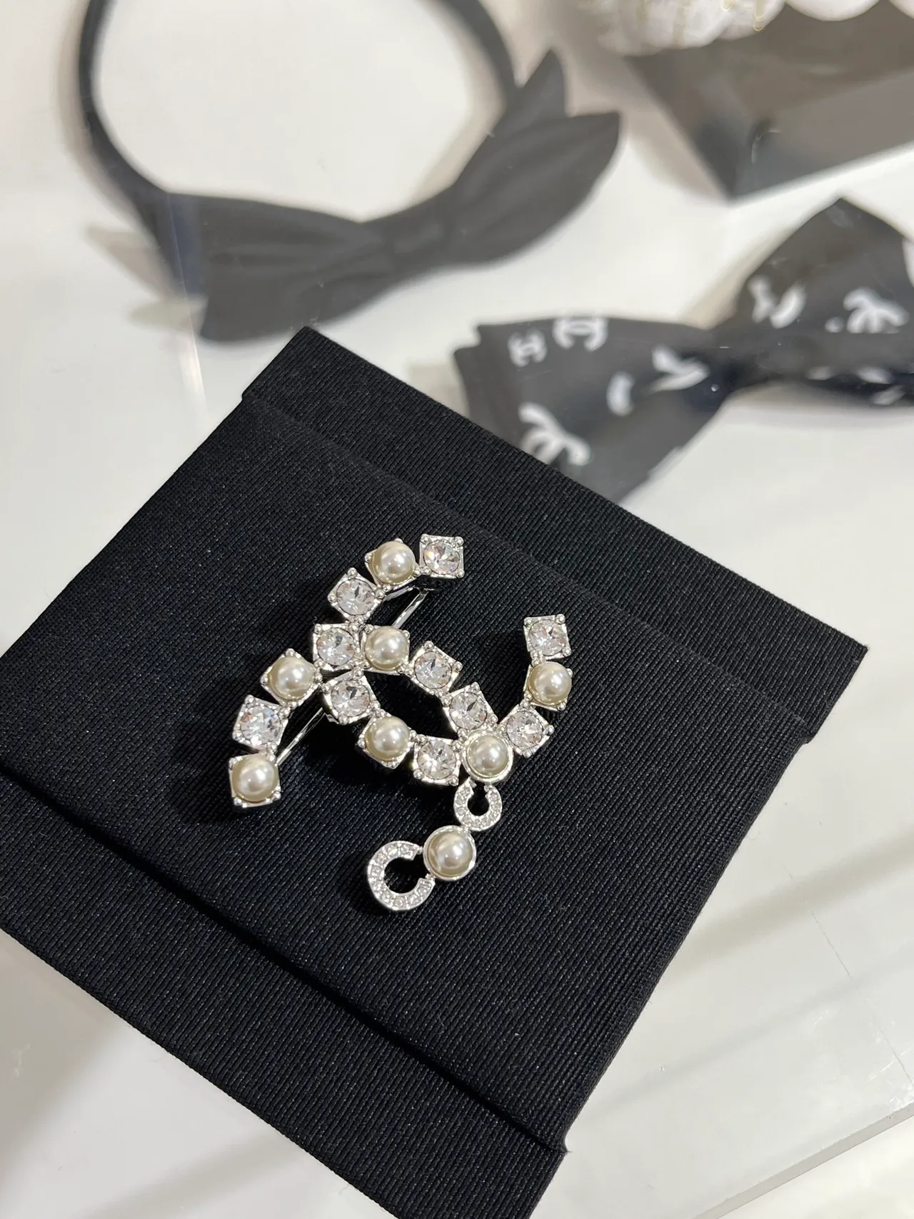 Chanel CC Brooch Silver White Interlocking Motif Cultured Pearls Brooch 5