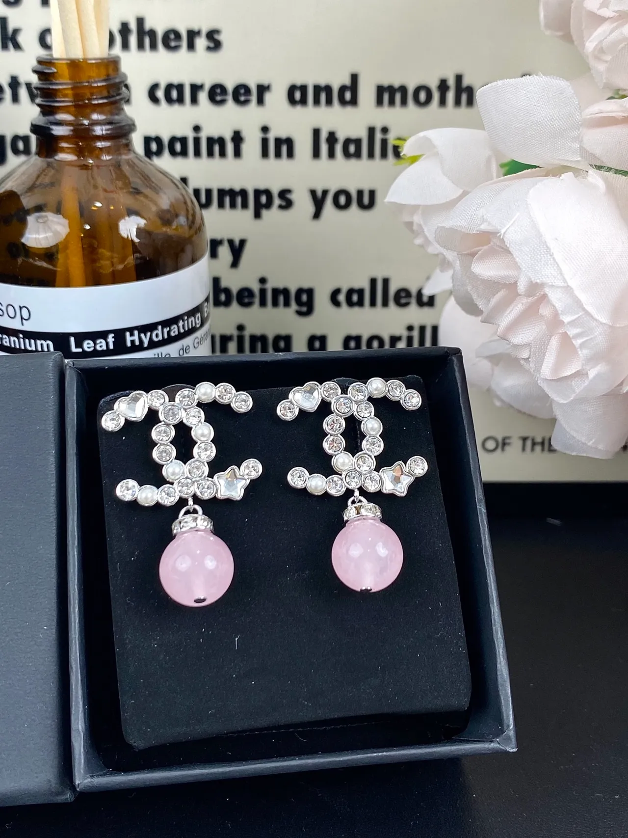 Chanel CC Drop Boucles d'Oreilles Blanc Rose Cristal-Pavé Motif Interlocking Pendentif Sphérique Gemstone 10