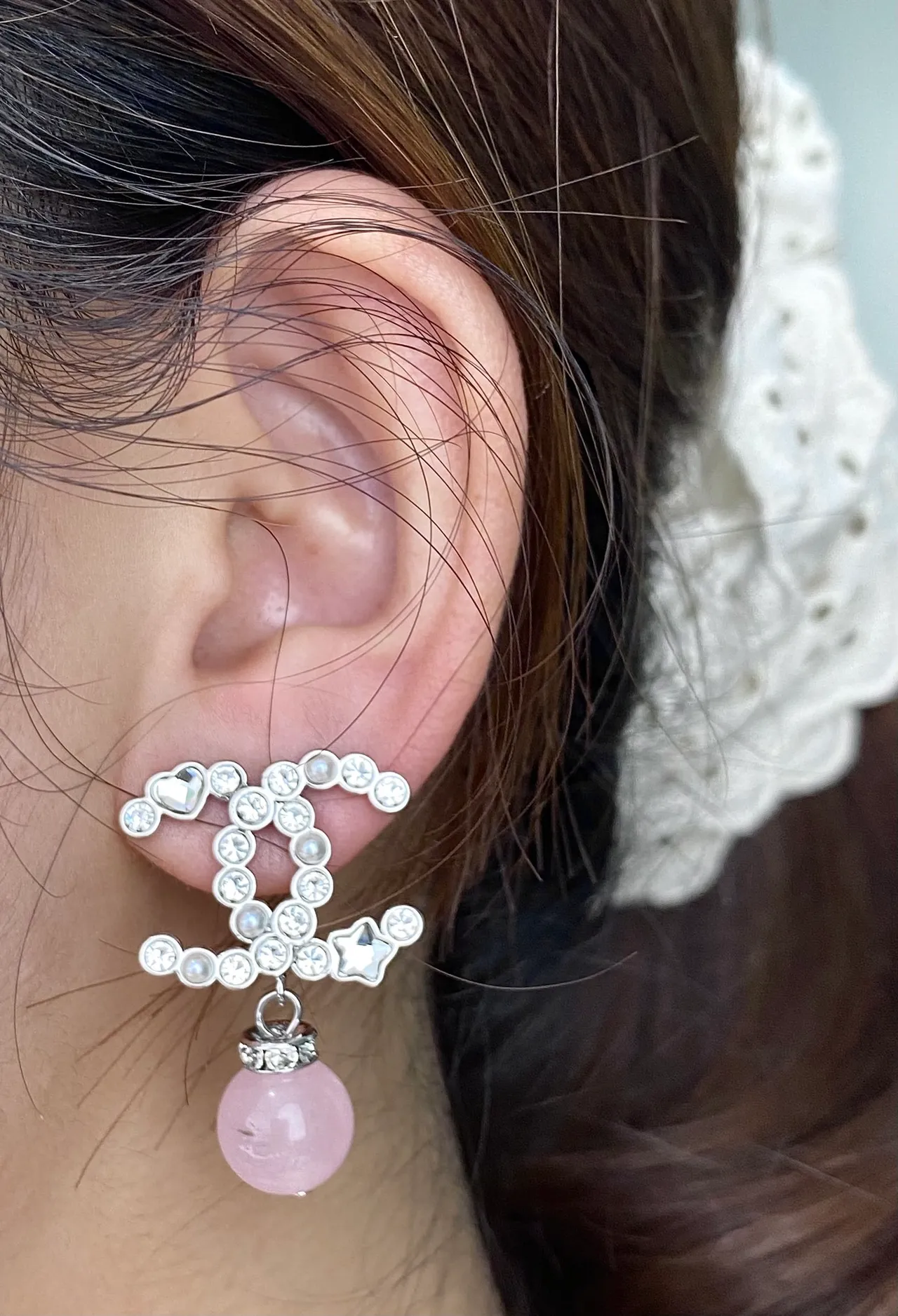 Chanel CC Drop Boucles d'Oreilles Blanc Rose Cristal-Pavé Motif Interlocking Pendentif Sphérique Gemstone 11