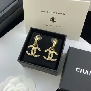 Chanel CC সোনালি কালো ক্রিস্টাল-পাভে কানের দুল