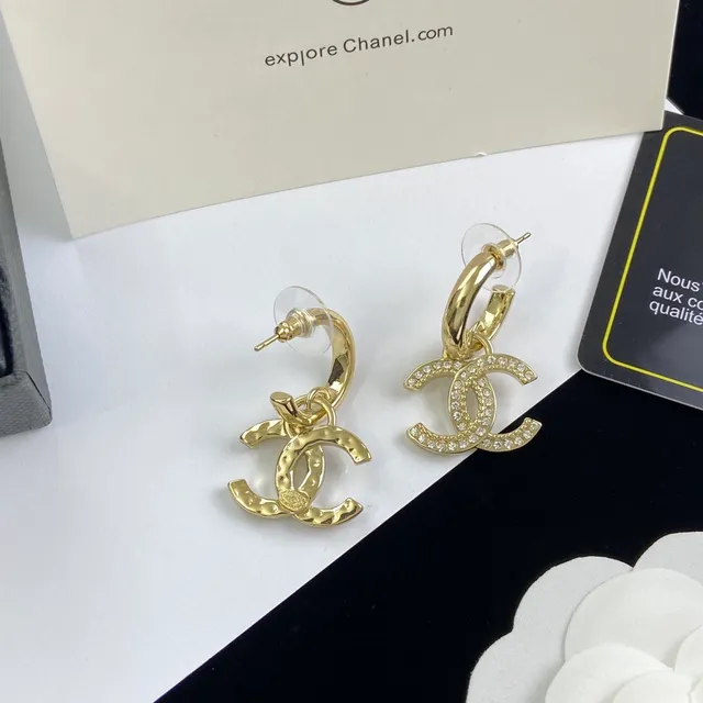 Chanel CC সোনালি কালো ক্রিস্টাল-পাভে কানের দুল 2