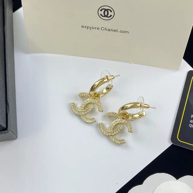 Chanel CC সোনালি কালো ক্রিস্টাল-পাভে কানের দুল 3