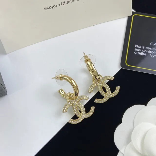 Chanel CC সোনালি কালো ক্রিস্টাল-পাভে কানের দুল 4
