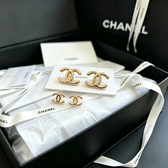 Chanel CC Gold Transparent Interlocking Logo Earrings 3