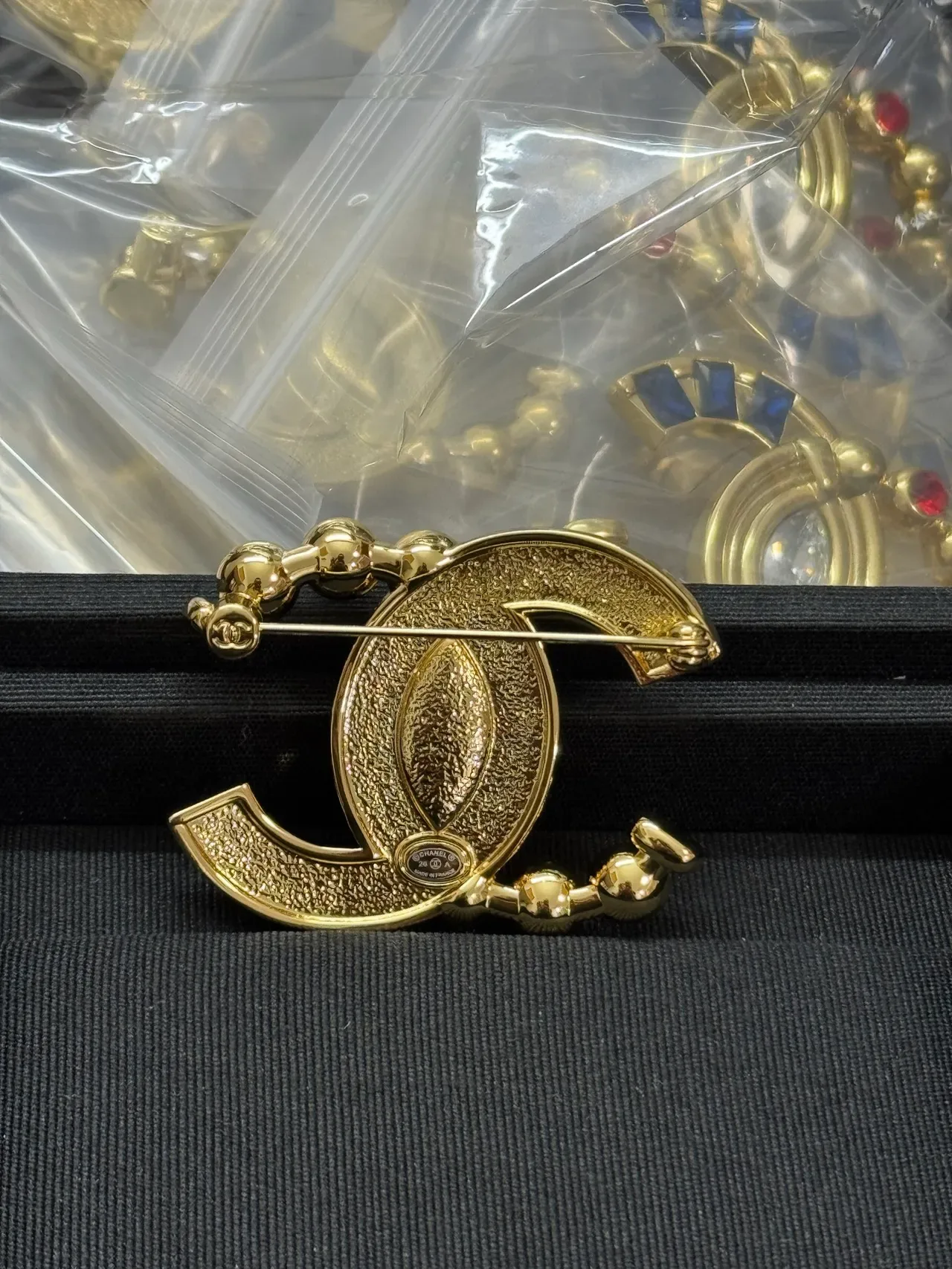 Chanel CC Logo Brooch Gold Blue Metal Interlocking Brooch 7