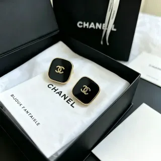 Chanel CC Square Brincos de esmalte preto tono dourado