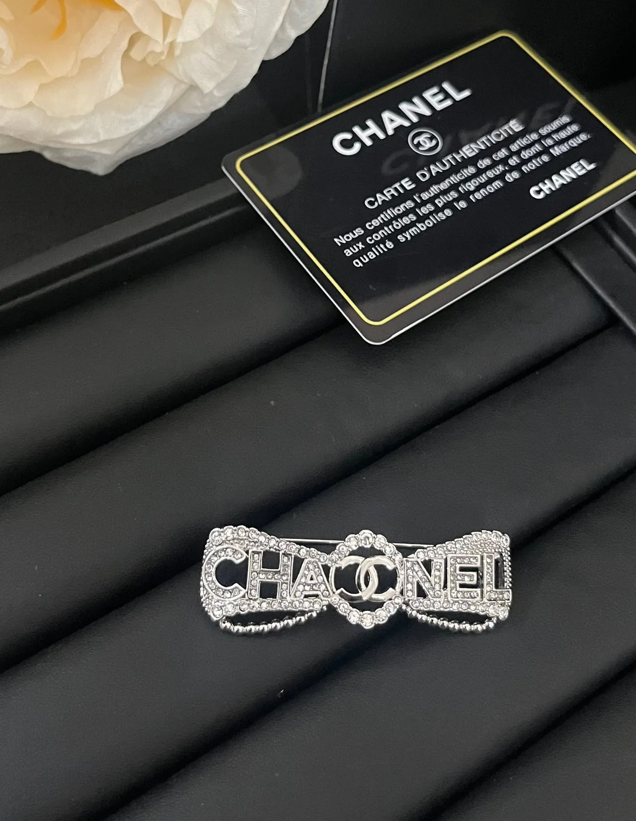 Chanel CHANEL क्रिस्टल लेटरिंग पपड़ी ब्रोच 2