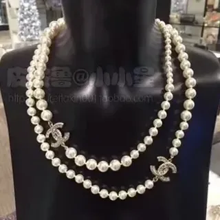 Chanel عقد لؤلؤ كلاسيكي أبيض فضي مزدوج السلاسل