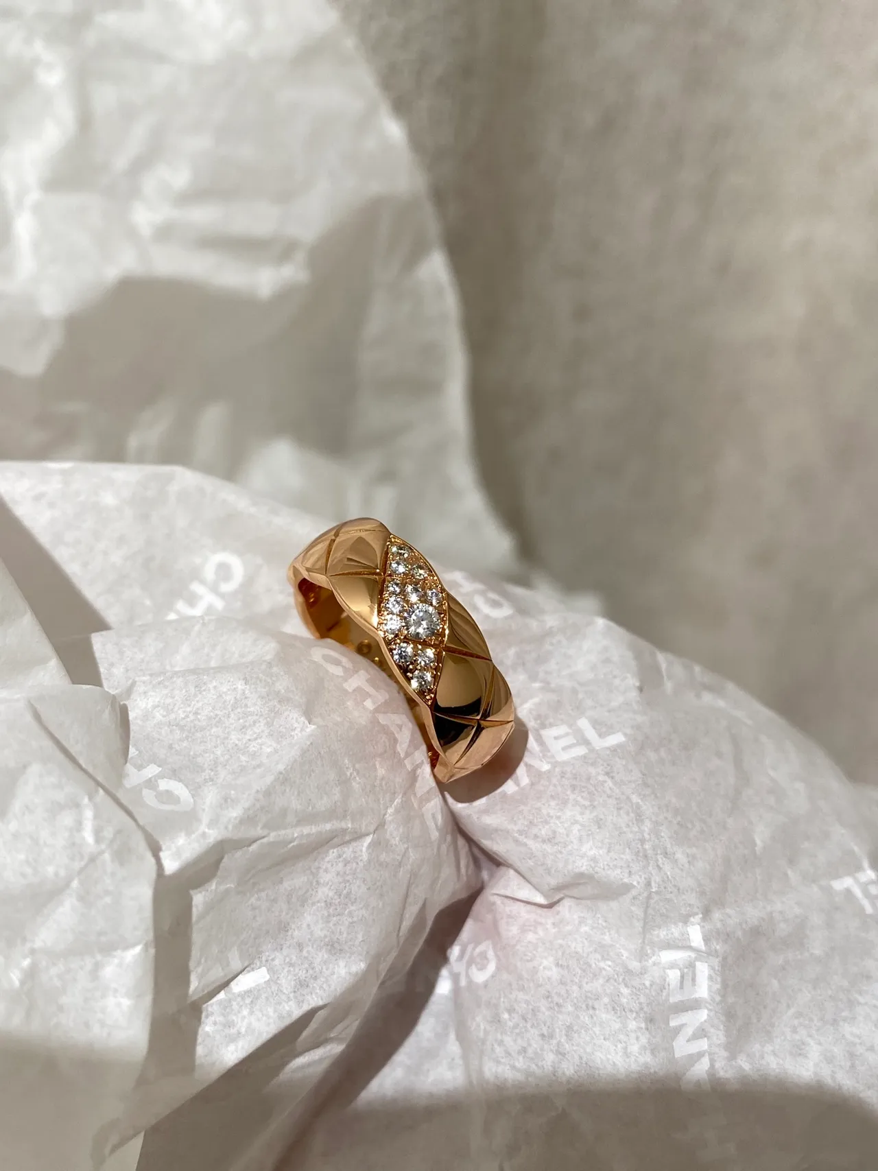 Chanel Coco Crush Banda Oro Plata Acolchada Corte Diamante Pavé-Set Detalle Cristal Anillo 4