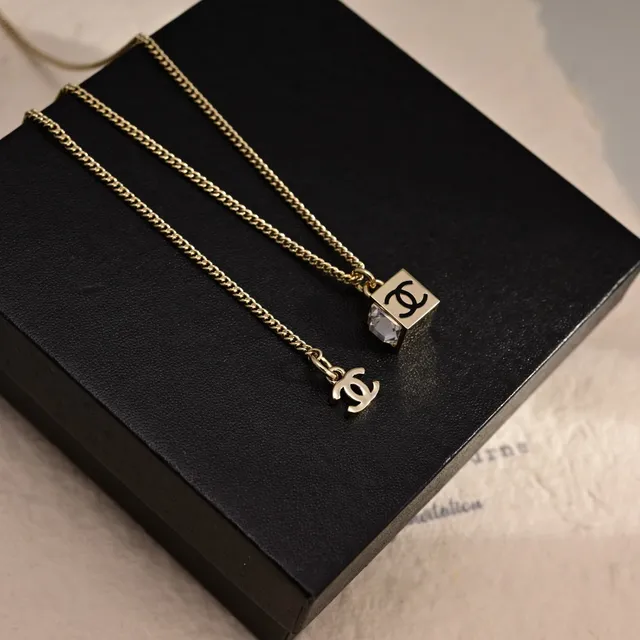 Chanel 立方体吊坠项链 金色和银色调项链 9