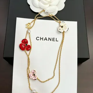 Chanel قلادة زهورية مينا ولؤلؤ ذهبي التدرج سلسلة