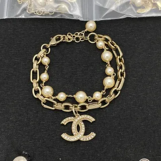 Chanel سوار ذهبي بيج سلسلة مزدوجة ذات حلقات لؤلؤ