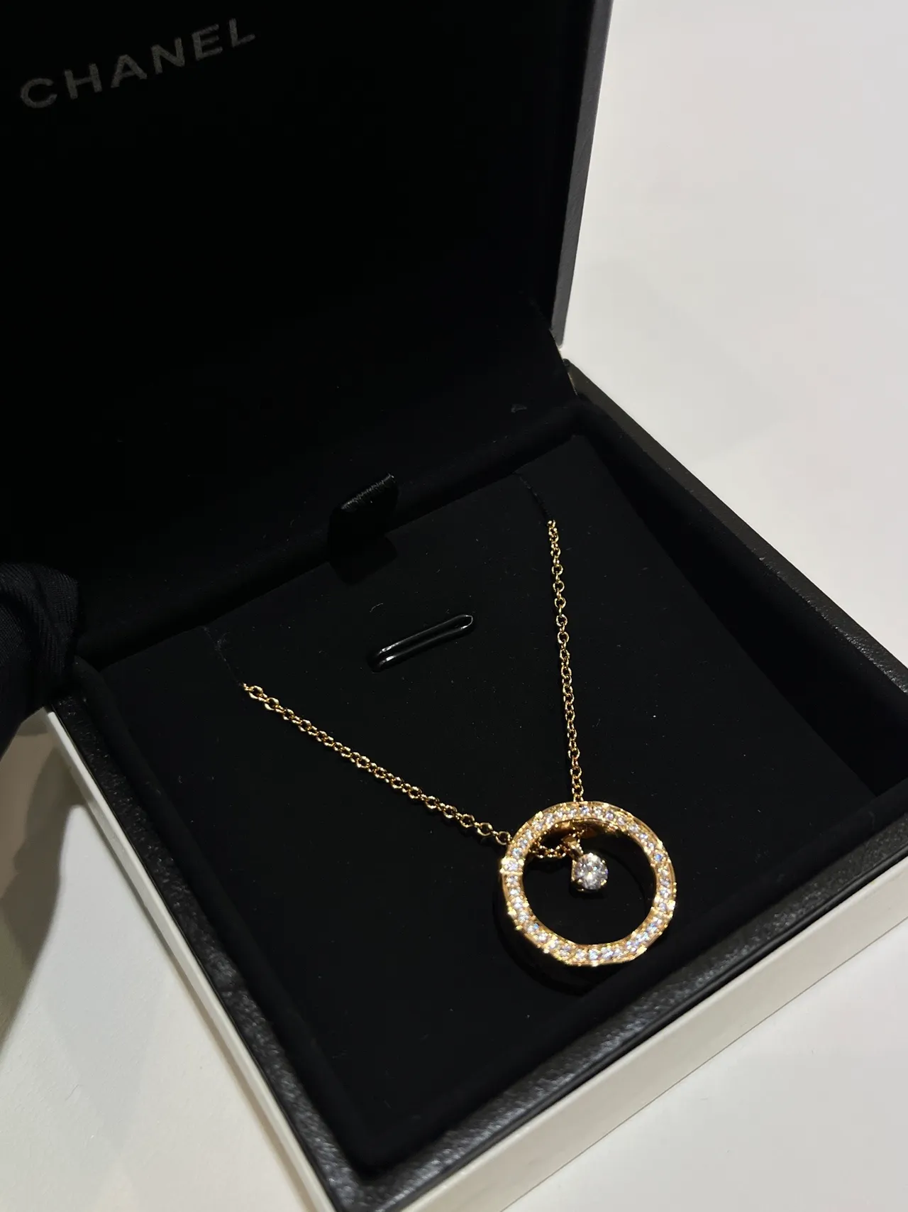 Collar Chanel oro tono Pavé diamante círculo abierto 9
