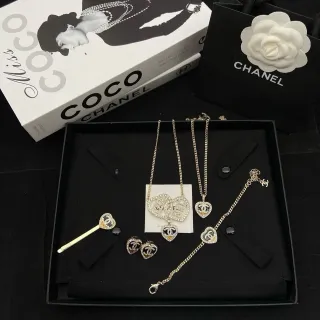 Chanel Collier Motif Cœur Or Noir Crystal-Pavé