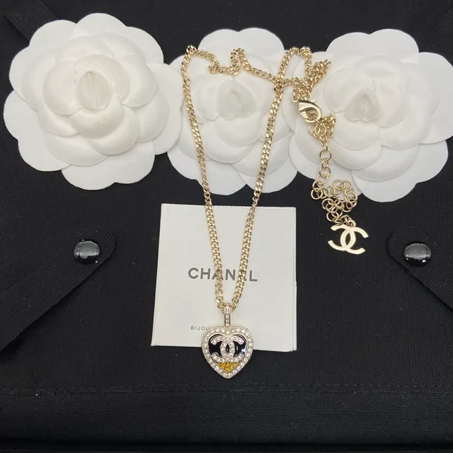 Chanel قلادة نمط قلب ذهبي أسود Crystal-Pavé 2
