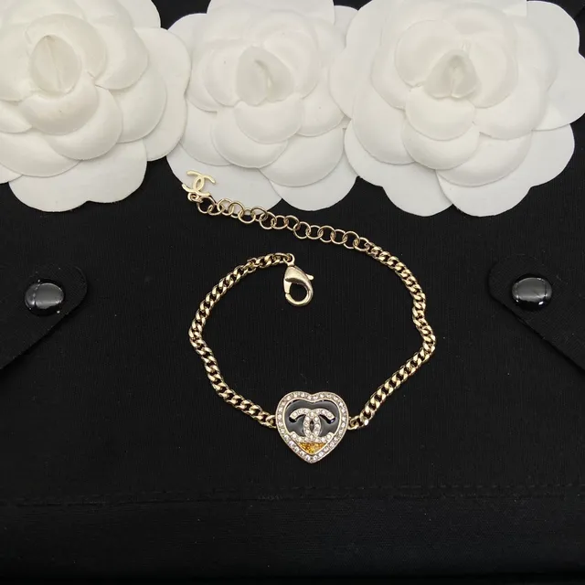 Chanel قلادة نمط قلب ذهبي أسود Crystal-Pavé 4